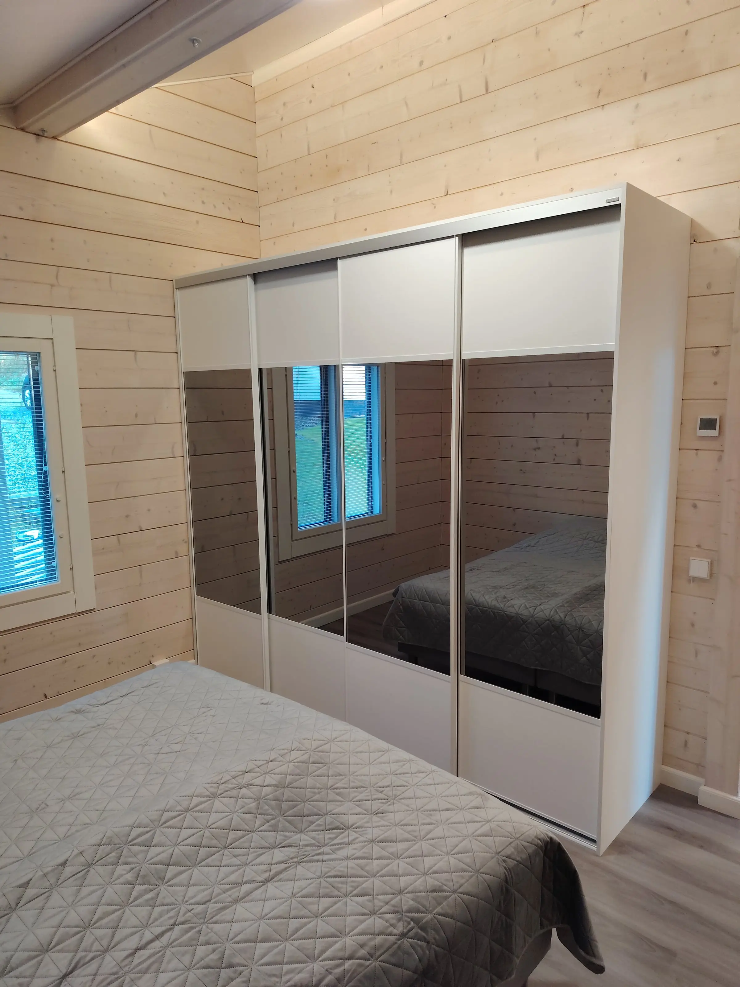 The double bedroom's large wardrobe with mirrored sliding doors.